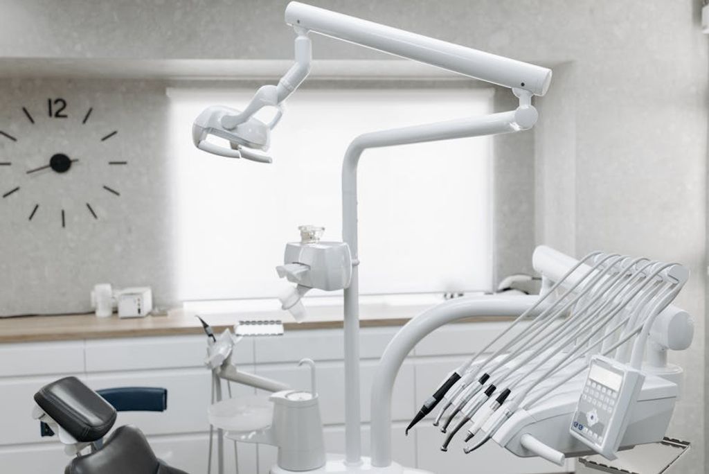 Pavel Danilyuk באתר PEXELS dental implants